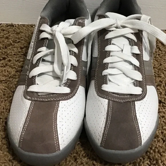 AMERICAN EAGLE Mens athletic shoes size 7 1/2 leather gray white 93239 - Picture 3 of 8